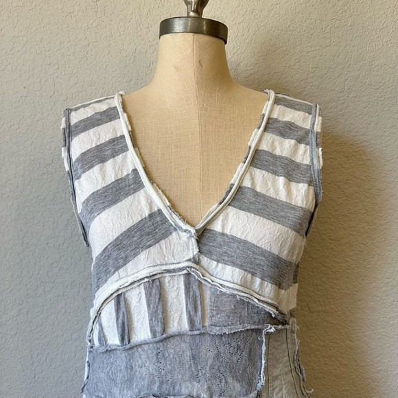 NWOT DESIGUAL Sleeveless Striped Patch Style V-Neck Tunic Top Grey - Picture 2 of 12